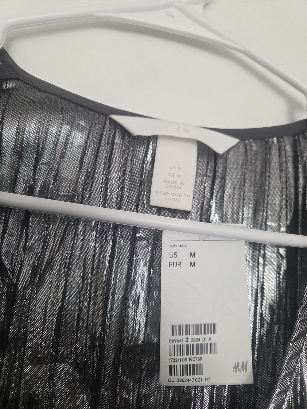 NWT H&M Metallic Silver Plissé Long Sleeve True Wrap Romper M - Picture 3 of 6